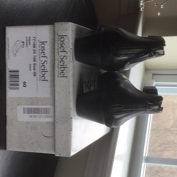 Shoes - Picture 4 of 4